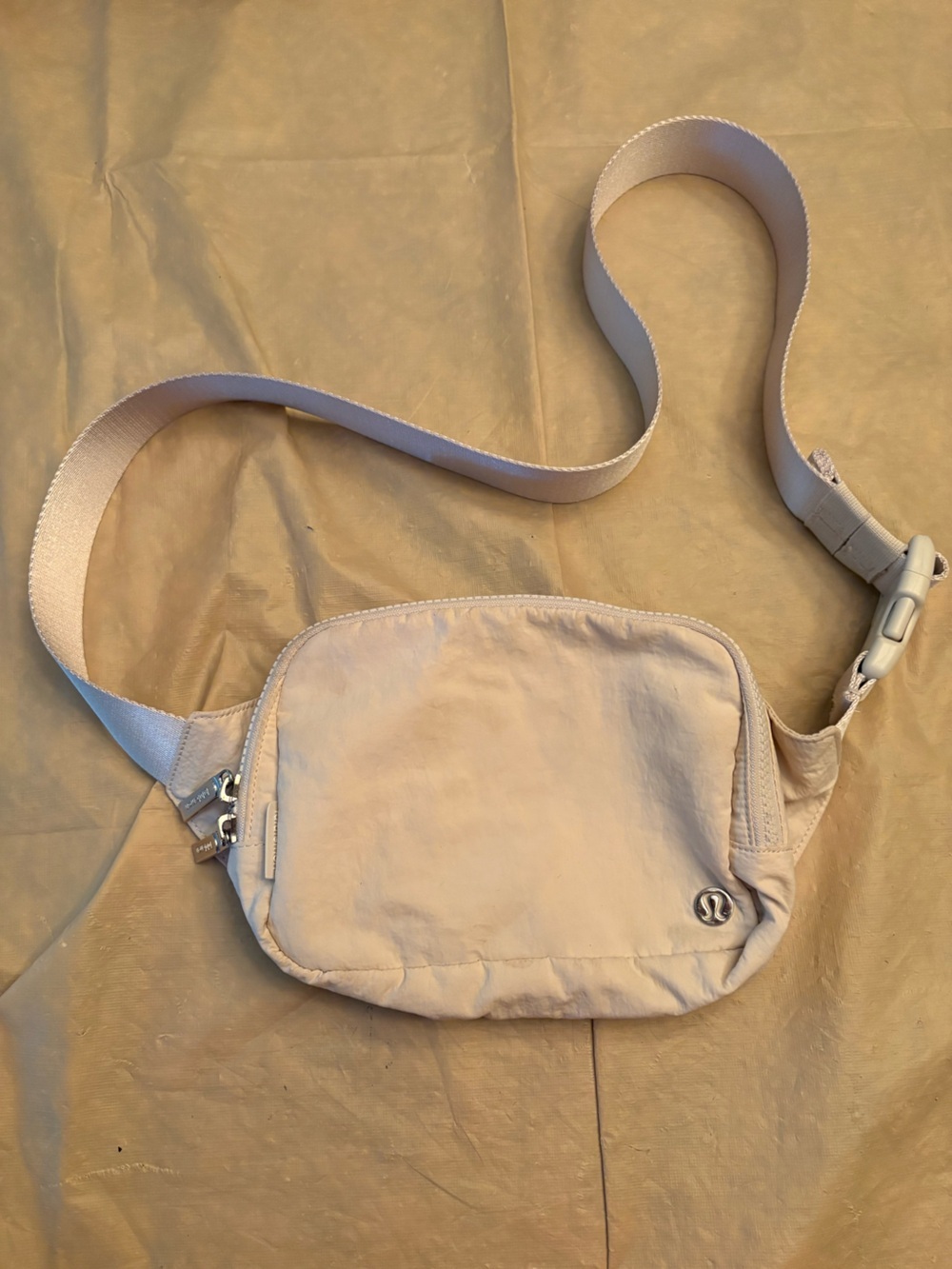 Lululemon Everywhere Belt Bag Cream/Silver